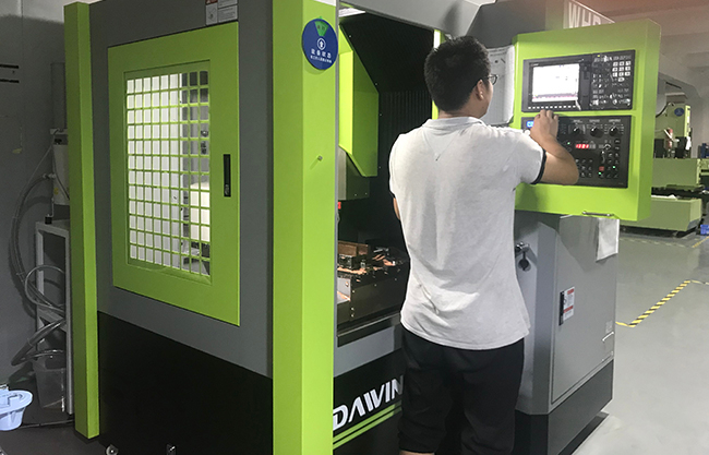 CNC塑膠模具設備