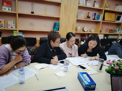 躍然圖上 攜手十余校舉辦幼小銜接家庭教育研討會，為家長提供專業咨詢服務